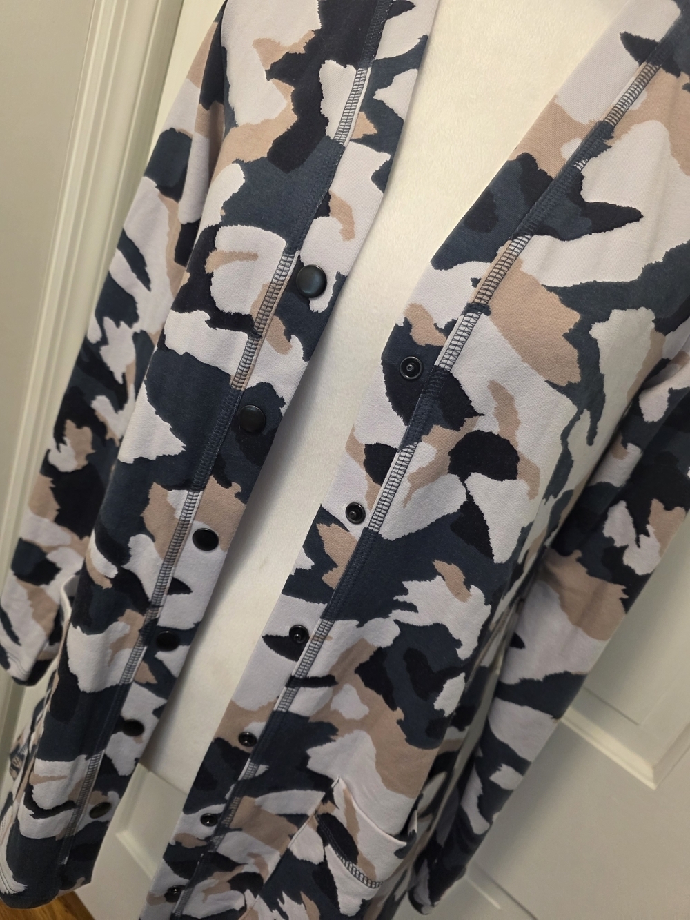 Logo Lounge Knit Camo Print Size XXS Cardigan in Navy, Beige & White - Picture 3 of 8